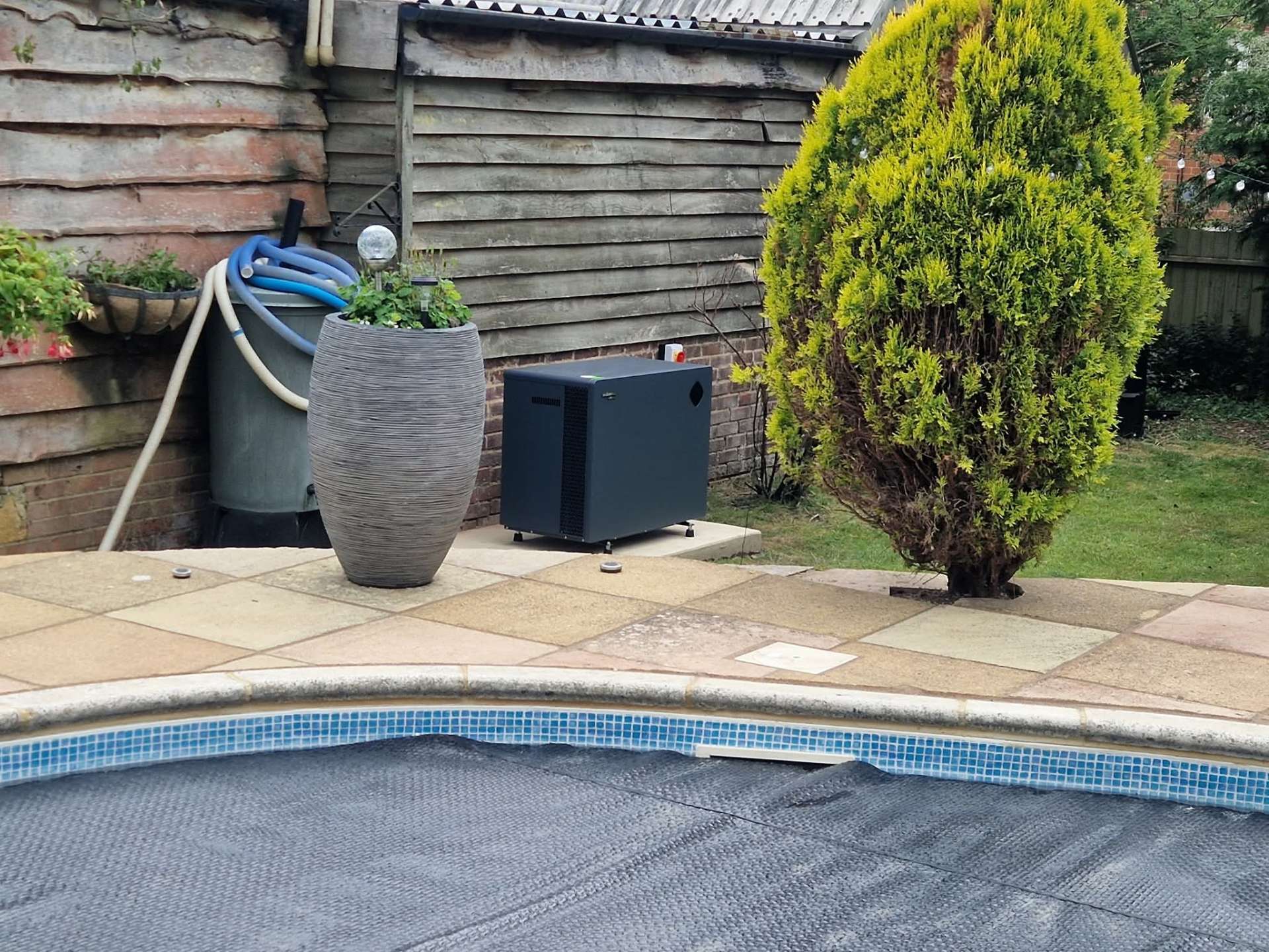 Heat pump flow meter and pressure gauge readings during system health check