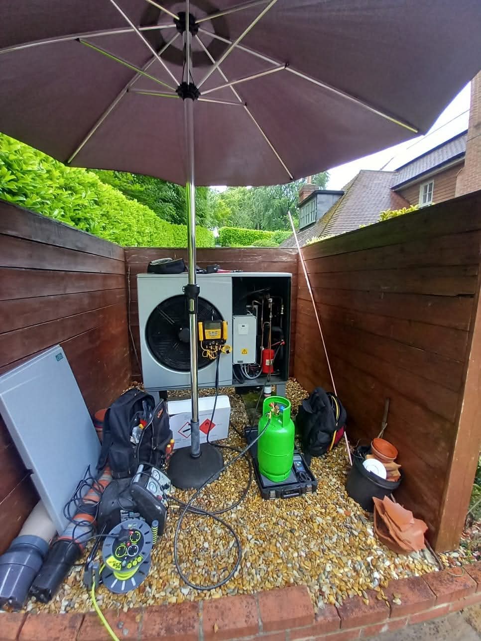 Appian Heat Pumps engineer carrying out annual F-Gas service on air conditioning system